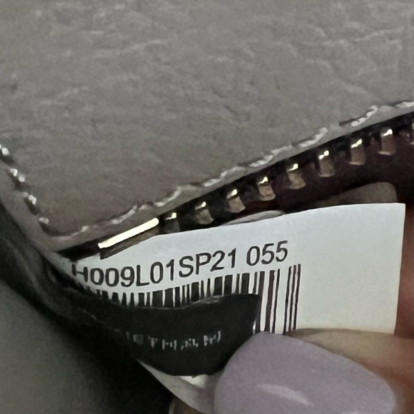 Marc Jacobs The Leather Small Tote Bag - Picture 12 of 16